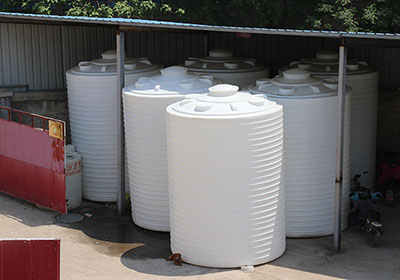 PE加药箱存放仓库